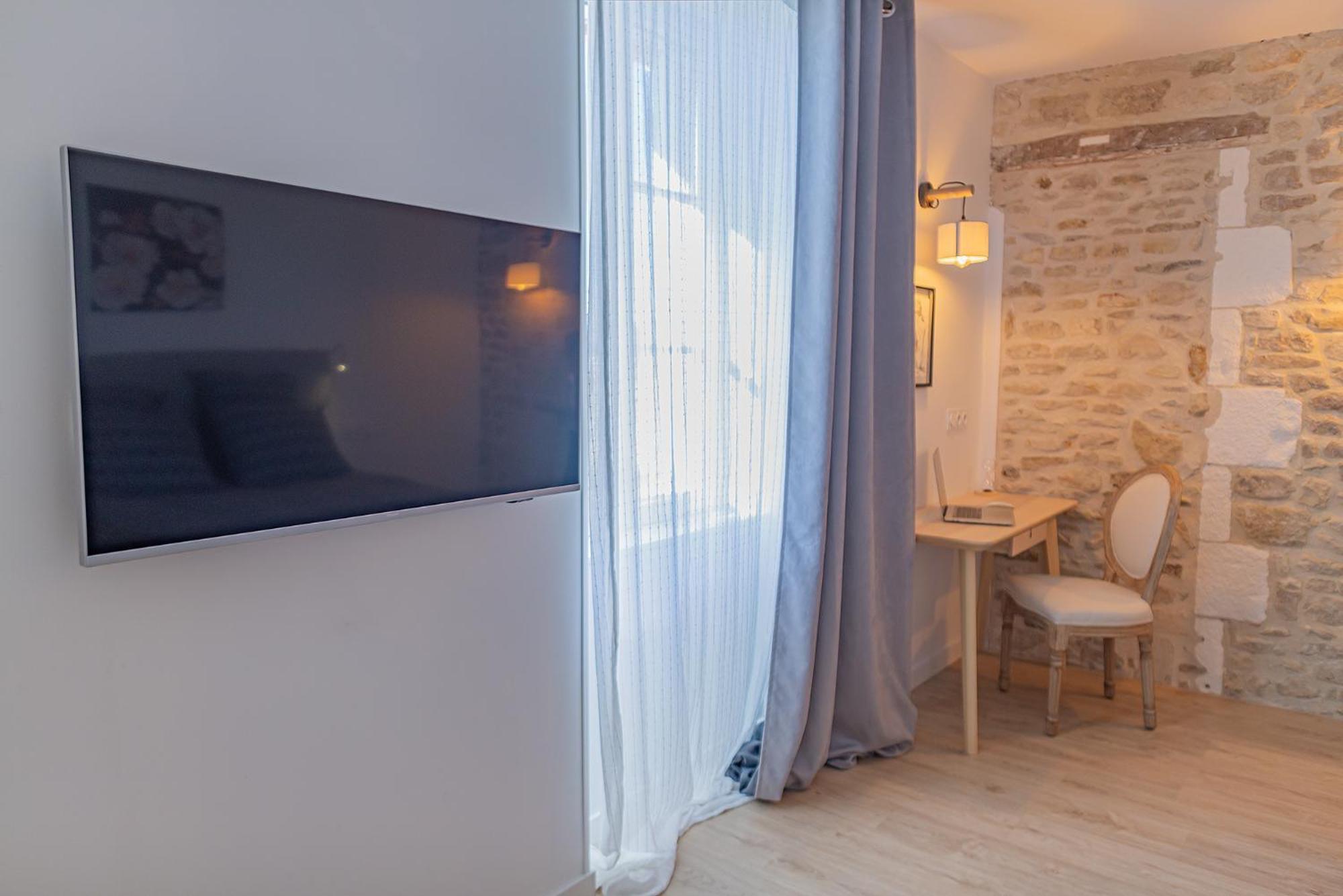 Les Gites Du Chateau Bouhet Εξωτερικό φωτογραφία
